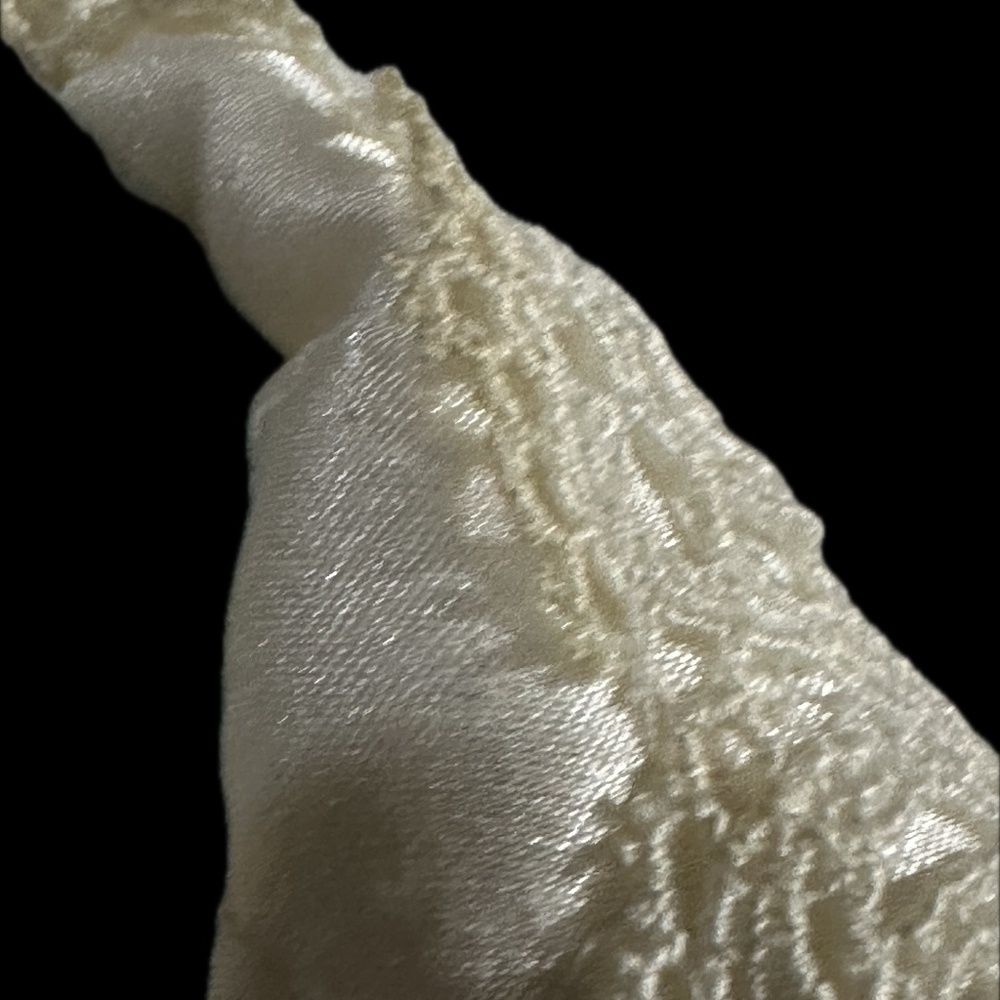 VINTAGE Christian Dior Ivory Women's Quilted Robe w Lace & Faux Pearl Buttons L - Picture 3 of 10